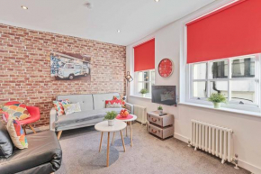 Majestic Mews Apartment with Free Parking - By My Getaways